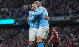 足坛一夜动态：巴萨11连斩鱼腩，曼城3-1挑落黑马，米兰双响高奏凯歌