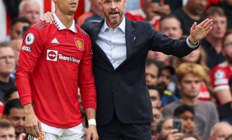 前曼联助教曝C罗离队内幕：滕哈赫铁腕管理，C罗拒绝参与高位逼抢